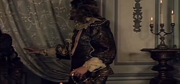 4. Анна из-за шторы вернулась с...