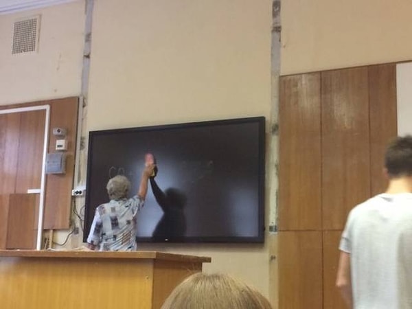 16. Сочетание старшего поколения и новых технологий иногда рождает такие курьезы