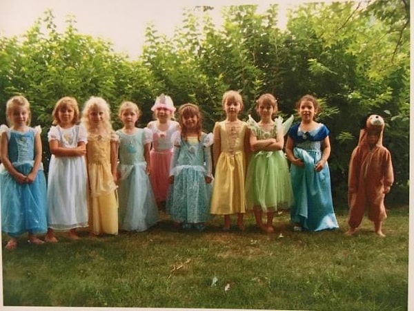 18. "Сестренку пригласили на вечеринку в стиле принцесс, но она захотела быть щенком"