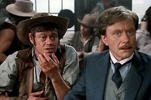 2. Кого в фильме "Человек с бульвара Капуцинов" играет Николай Караченцов?