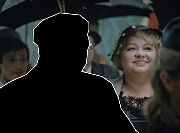 8. Кого вырезали из кадра фильма "Покровские ворота"?