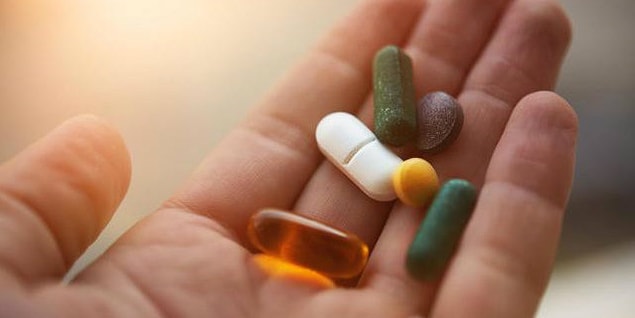 Vitamin hapları günümüzde oldukça revaçta. Pek çok insan daha dinç ve zinde olmak adına vitamin takviyelerine başvuruyor. Ancak bu ne kadar doğru?