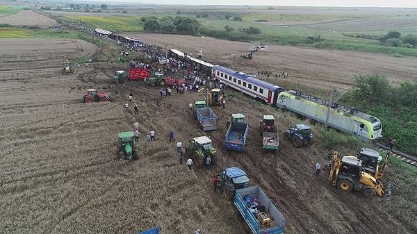 21. Çorlu tren kazası... Yağış nedeniyle rayların altındaki toprak menfezin kayması sonucu 5 vagon devrildi ve kazada 25 kişi hayatını kaybetti 317 kişi de yaralandı.