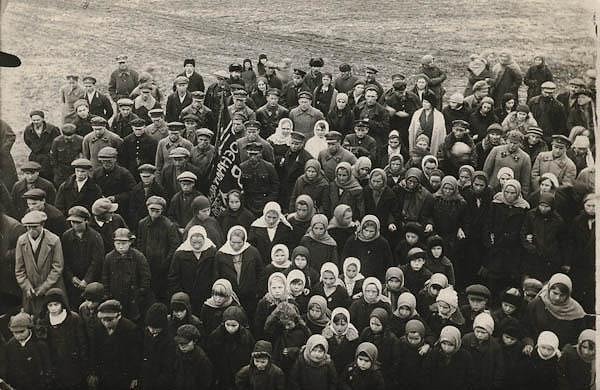 12. В каком произведении Андрея Платонова девочка Настя в подарок получает два гроба: один - вместо кровати, другой - для хранения игрушек.