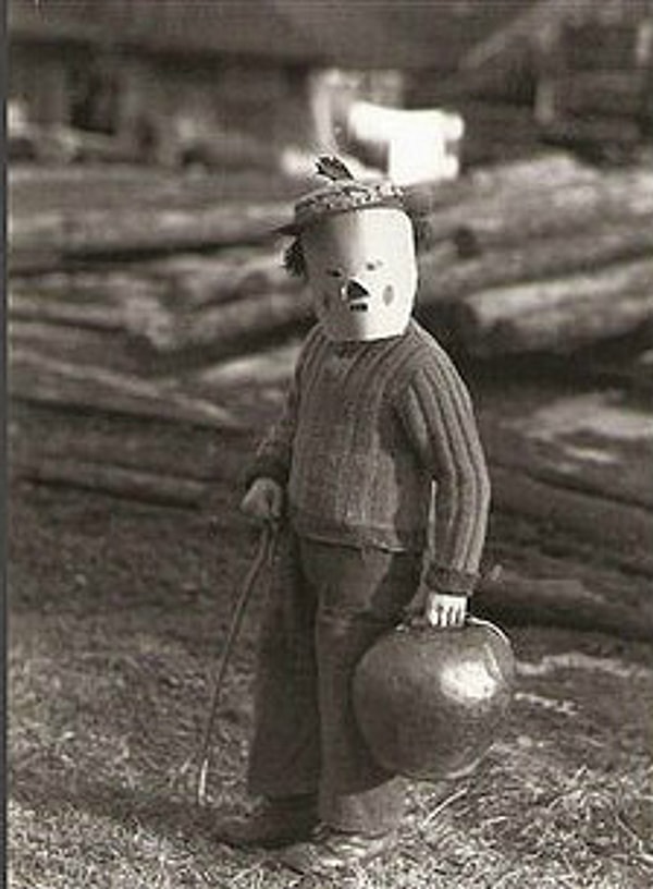 4. Еще один странный костюм