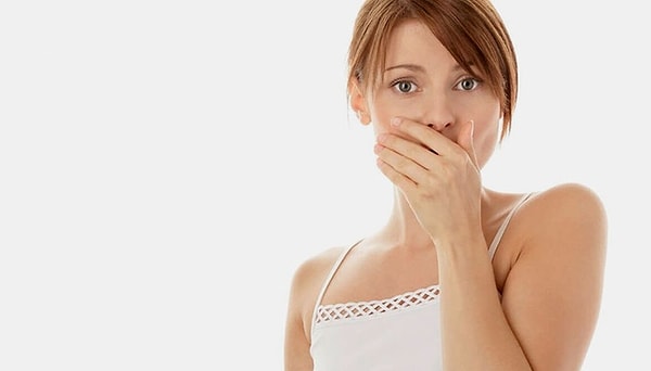 11. Проверяет, насколько может быть громкой отрыжка после сытного обеда :)