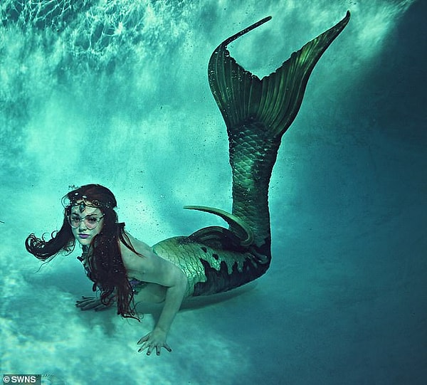 Дело в том, что у девушки расстройство координации, которое, увы, очень сильно мешает ей передвигаться.