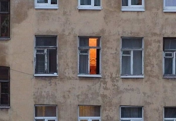 14. Трон стоит, царя не видно. Привет из Питера