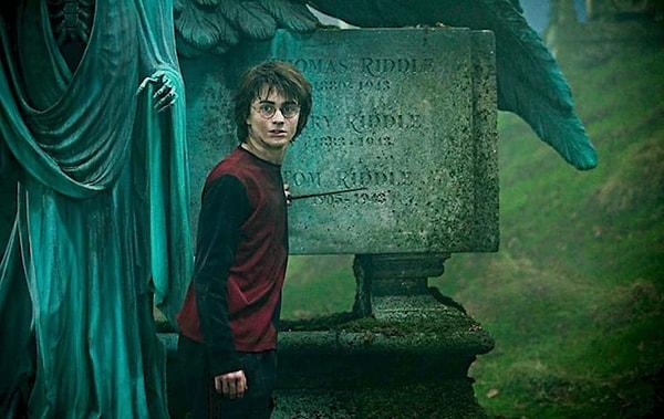 10. Hogwarts'da gerçekten çok fazla ölüm var.