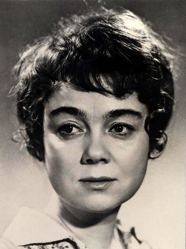 8. Как звали эту актрису?