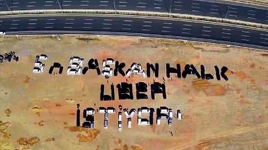 UBER Sürücüleri, Araçlarıyla 'Sn. Başkan Halk UBER İstiyor' Yazdılar!