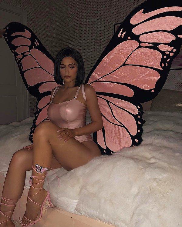Sosyal medya ve magazinin en çok konuşulan isimlerinden biri olan Kylie Jenner zaman zaman skandallarıyla, giydikleriyle ve aşk hayatıyla gündeme bomba gibi düşüyor.