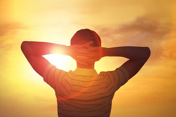 2. Мужчина любит проводить время наедине с собой