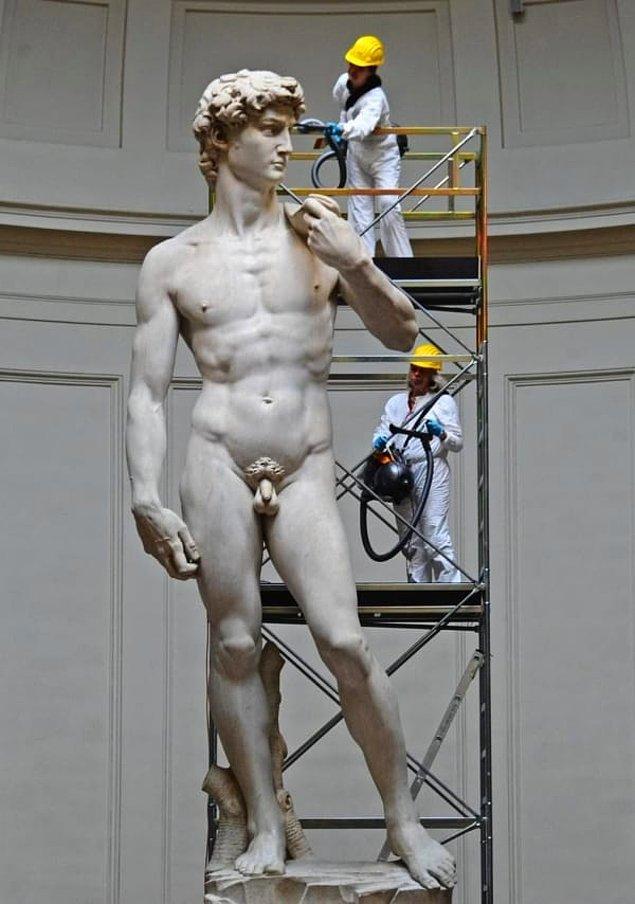 16. Davut heykelinin bu kadar yüksek olduğunu hiç fark etmiş miydiniz?