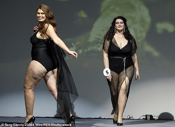 Кроме того, ими были показаны вечерние образы.