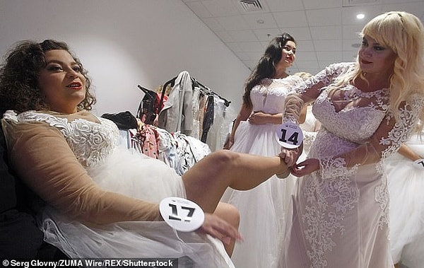 Оказалось, что новоизбранная мисс разведена и имеет ребенка.