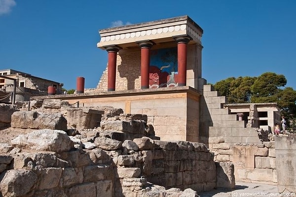 9. Где в античные времена находился город Кносс?