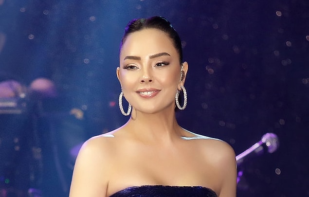 6. Yanık sesiyle kalbimize dokunan Ebru Gündeş, beyinde oluşan anevrizmaların (baloncuk) yırtılması sonucunda oluşan ölümcül hastalıkla mücadele etti. Bu mücadele sonucu sağlığına tekrar kavuşmayı başardı.