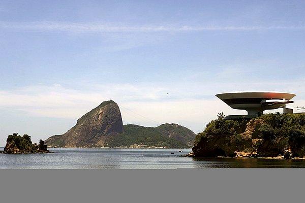 8- Niteroi Çağdaş Sanat Müzesi ( Rio de Janeiro )