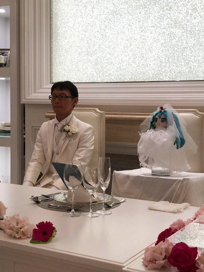 Unconditional Love A Japanese Man Married Famous Virtual Singer Hatsune Miku 