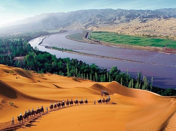 2. В какое море впадает Нил?