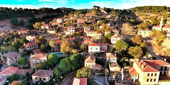 Yeşillikler Arasında Türk ve Rum Mimarisiyle Türkiye'nin En İyi Korunmuş Köyü: Adatepe