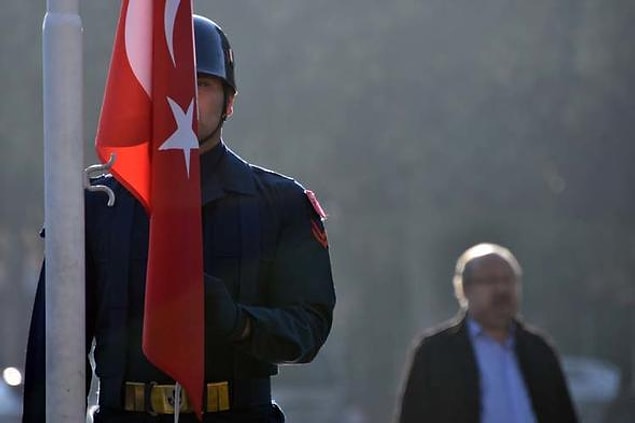 İstiklal Marşı uyarıya rağmen çalınmadı