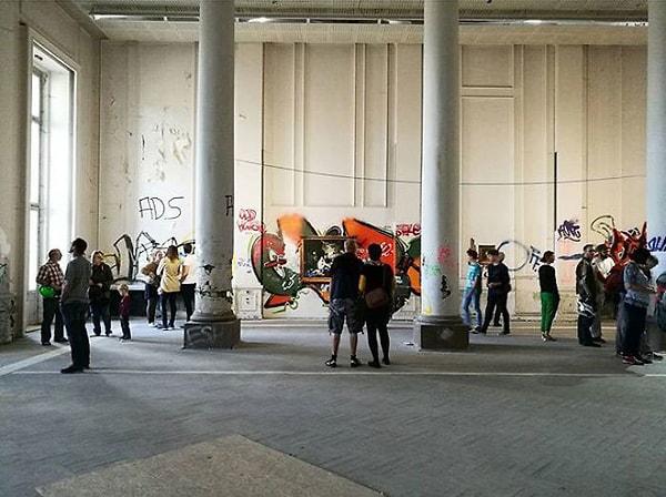 10. Художника не раз обвиняли в фотомонтаже, так как его работы тяжело отличить от оригинала.