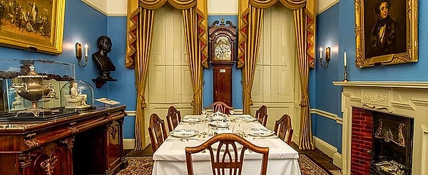 1. Итак, приступим. Кто из указанных писателей жил в таком шикарном доме?