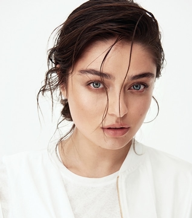 10. Netflix'in ilk Türk oyuncusu: Ayça Ayşin Turan