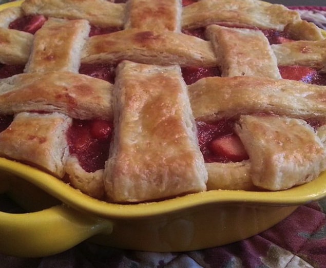 Caramel apple cranberry pie