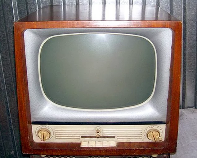 Какой предмет заменял пульт от телевизора, если у него ломался переключатель каналов?