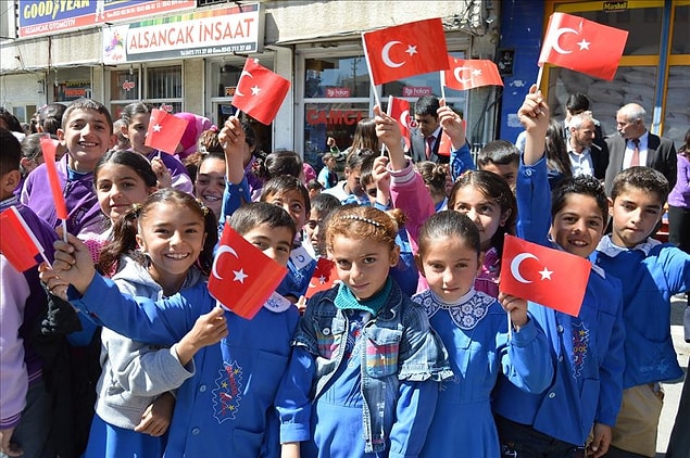 Ülkemizde nüfusun yaklaşık 23 milyonu çocuk: TÜİK'in 2017 raporuna göre Türkiye'nin nüfusunun yüzde 28'ini çocuklar oluşturuyor.