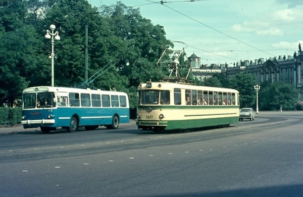 1. Какой автобусный, троллейбусный, трамвайный билет считался "счастливым"?