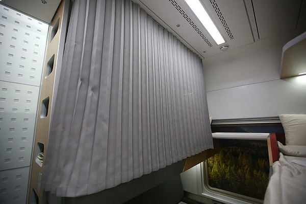 10. А вот как выглядят те самые шторки, которые обеспечивают личное пространство.