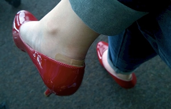 1. Проблема новых натирающих туфель наверняка известна каждой девушке 😰