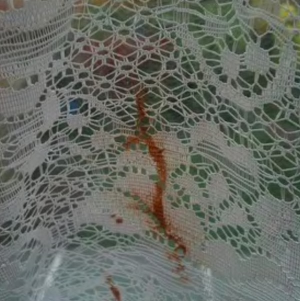 5. То чувство, когда пытаешься выдавить остатки тонального крема 🙁