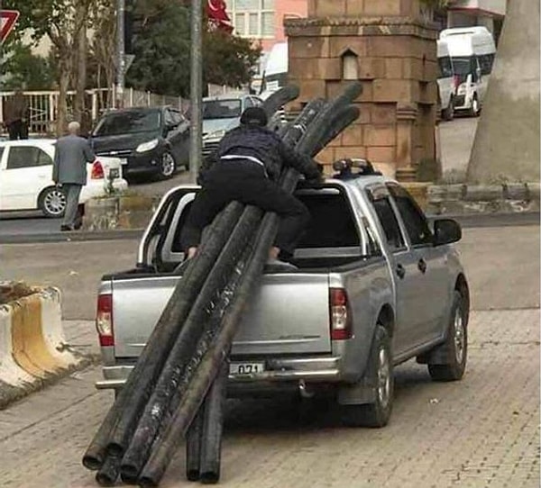 2. "Едь, едь! Я держу!"