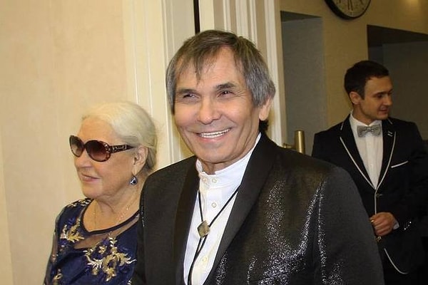 Второй расписавшейся известной парой стали 71-летний Бари Алибасов и 80-летняя Лидия Федосеева-Шукшина.