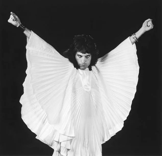 21. Queen'in dünya çapında bir fenomen olacağını ilk günden beri biliyordu ve buna her zaman inandı.