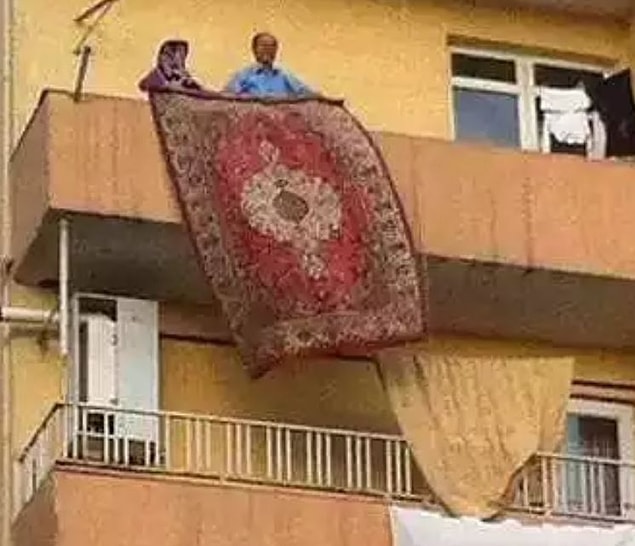 11. Belki bir gün biz de böyle halı çırparız...
