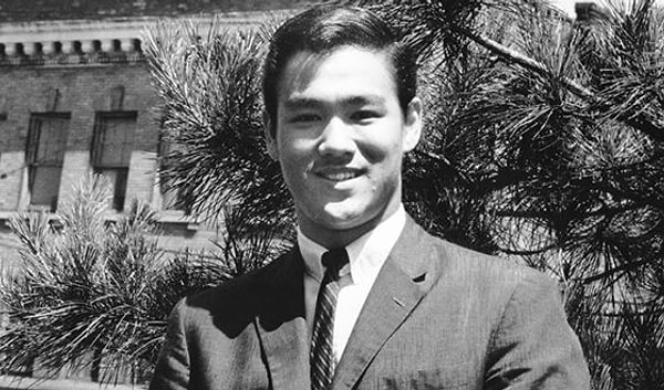 6. У него было американское гражданство...