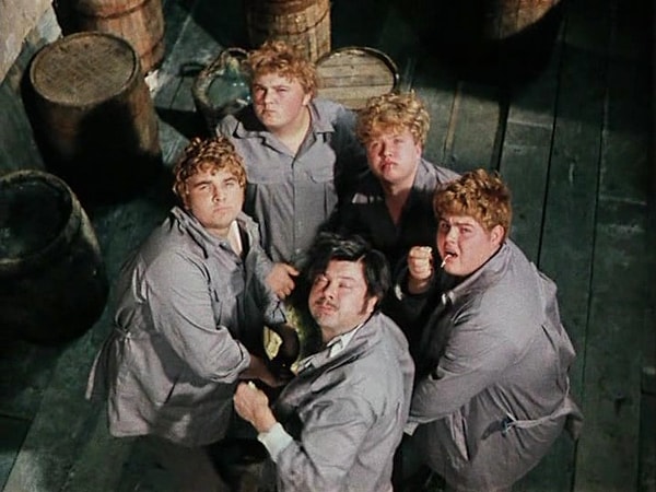 9. В каком городе заканчивается действие "Двенадцати стульев"?