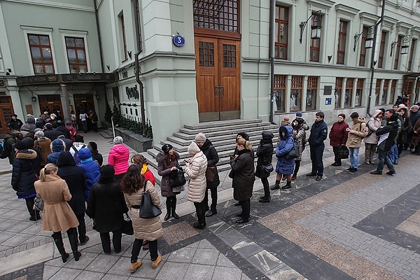 11. Покупка билетов на концерт тоже было тем еще испытанием, ведь нужно было успеть, пока все не раскупят, и отстоять длиннющую очередь!