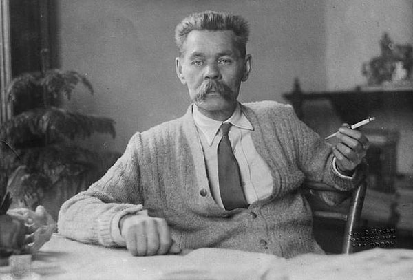 9. Продолжите фразу Максима Горького: ''Что человек на Руси ни делает, все равно….''