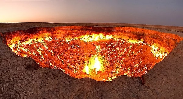 2. Этот газовый кратер называют "Воротами ада". И находится он в...