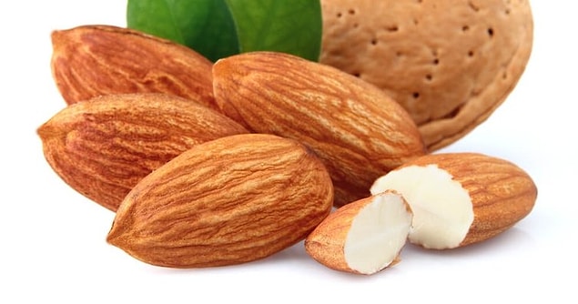 Mutlaka ama mutlaka bir avuç kavrulmamış kuruyemiş tüketin. Çiğ badem gibi...