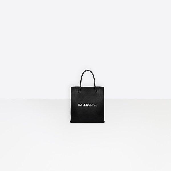 Balenciaga marka bu çanta, 1.125 euro yani 6.700 TL.