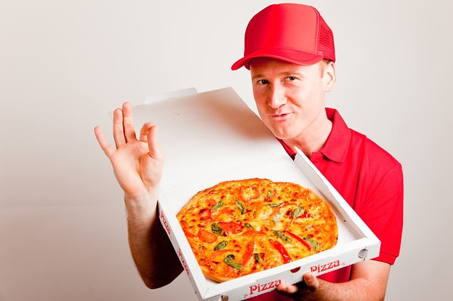 5. "Pizza taşıyan birisini kimse durdurmaz. Bu yöntemle konserlerde sahne arkasına bile girebilirsiniz."