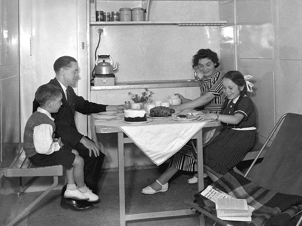 2. Они не находят времени для близких